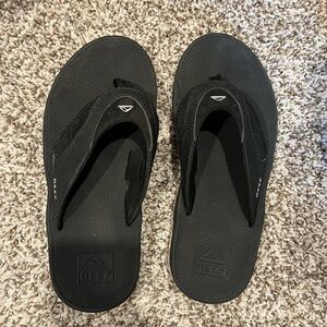 Boys size 4/5 Reef brand black flip flops